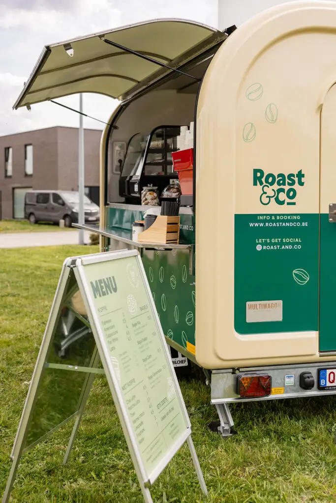 Trailer langs zijkant